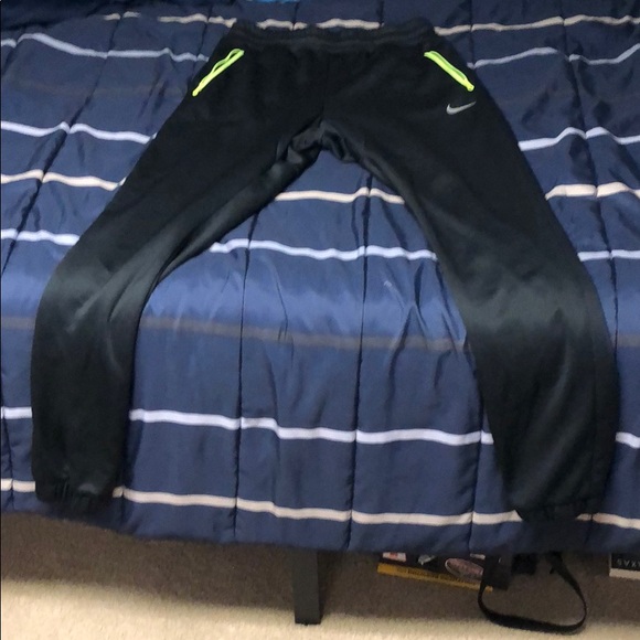 Nike jogger black medium 30” inseam - Picture 1 of 4